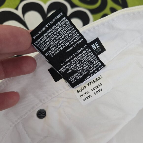 Kut from the kloth womens size 18w white Catherine Boyfriend denim jeans NWT - Picture 8 of 13
